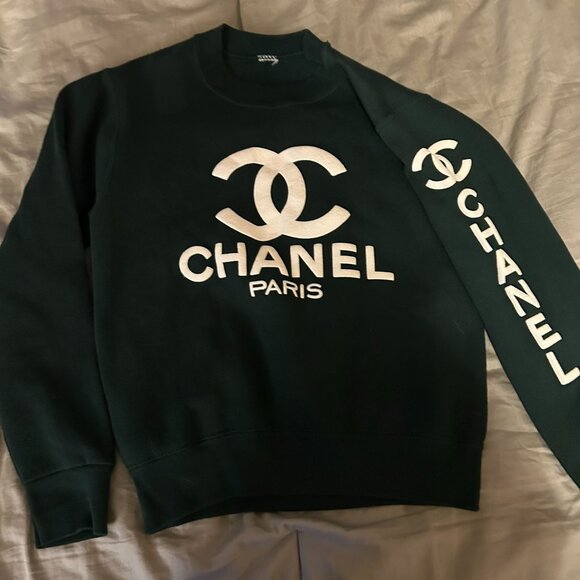 VINTAGE CHANEL PARIS GREEN SWEATSHIRT - Picture 1 of 3